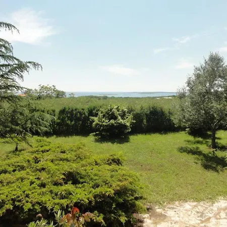 House 2131 Semesterbostad *